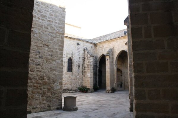 Claustro de la Basilica de Santa Maria de los Reales AlcÃ¡zares de Ubeda