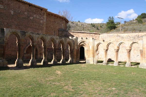 Esquina Noroeste del Claustro del Monasterio de San Juan de Duero en Soria