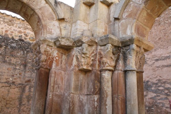 Esquina Noreste del Claustro del Monasterio de San Juan de Duero en Soria