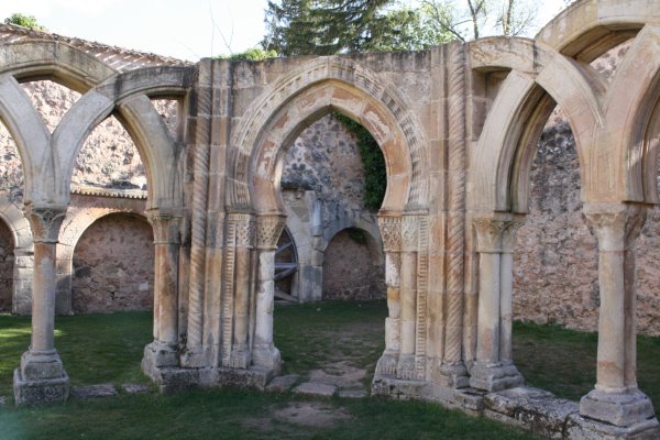 Esquina Suroeste del Claustro del Monasterio de San Juan de Duero en Soria