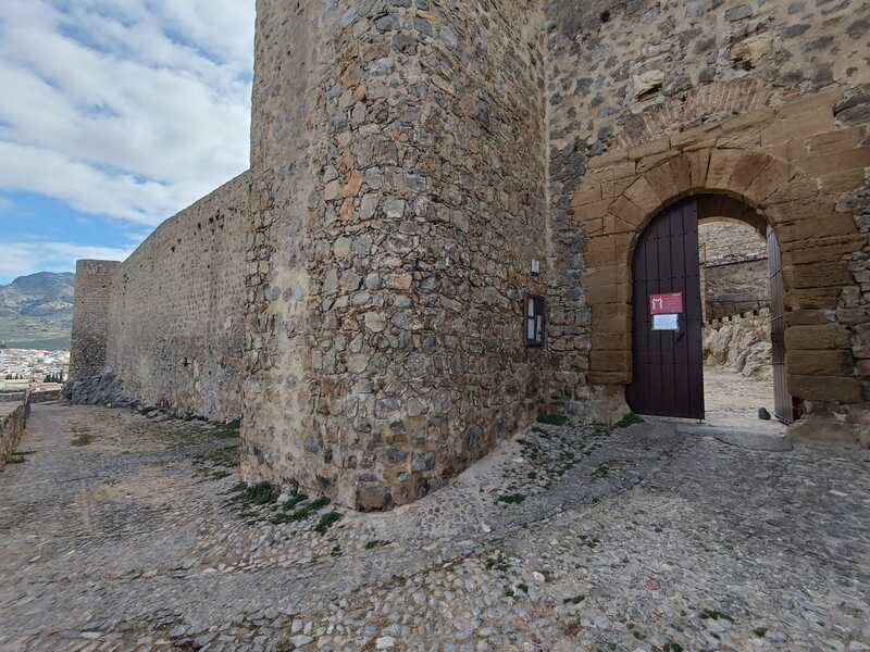 Puerta acceso castillo alcaudete