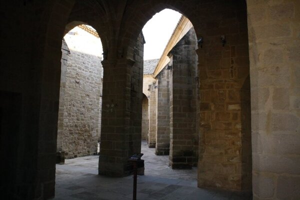 Vista del Claustro de la BasÃ­lica desde la puerta de la Consolada