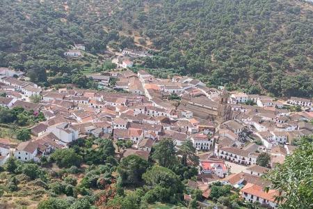 Casco urbano de Alájar desde la Peña Arias Montano