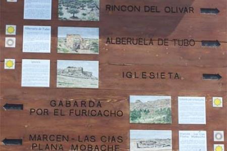 Cartel indicador de lugares de interes cultural