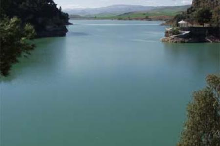 Embalse conde Guadalhorce y casita del ingeniero.