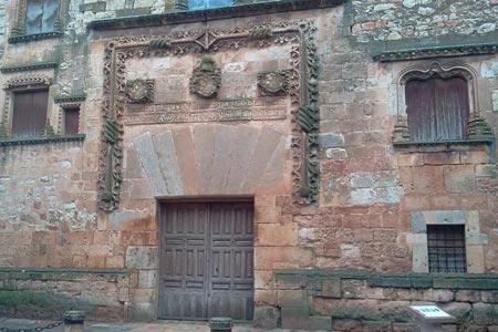 Fachada del Palacio de los Contreras, Ayllón. Fachada del Palacio de los Contreras, Ayllón.