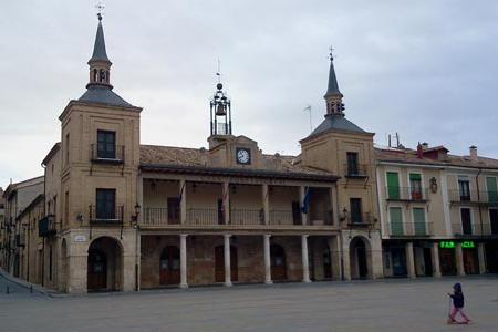 Casa Consistorial en la plaza mayor. Casa Consistorial en la plaza mayor.