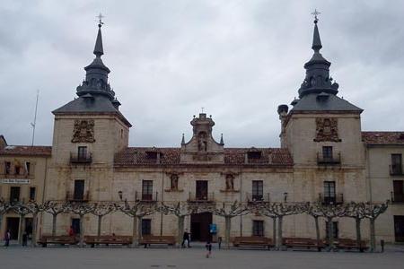 Antiguo Hospital de San Agustín en la plaza Mayor. Antiguo Hospital de San Agustín en la plaza Mayor.