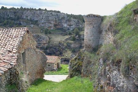 Torre circular del Castillo de Calatañazor.