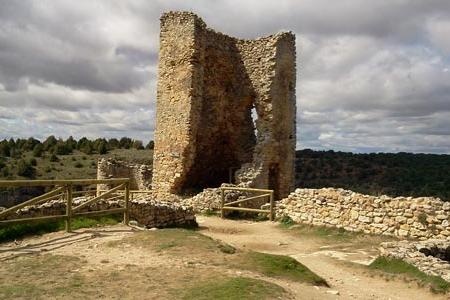 Torre cuadrangular del Castillo de Calatañazor.