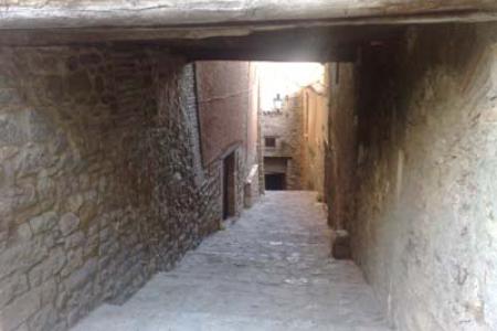 Típico callizo de Alquézar.