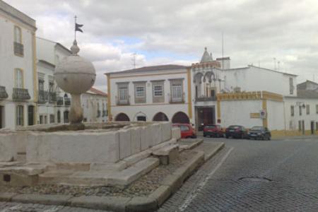 Casa de García de Resende. Largo da Porta da Moura Casa de García de Resende. Largo da Porta da Moura