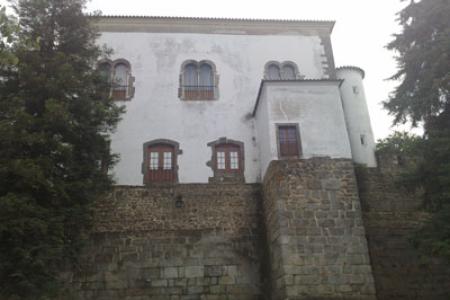 Castelo Velho, fachada posterior. Castelo Velho, fachada posterior.