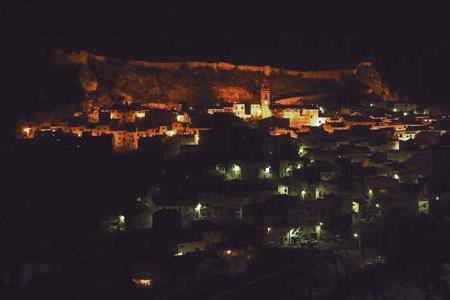 Vistas nocturnas de Chulilla.