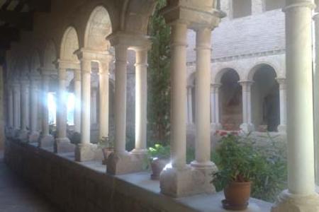 Claustro de la Colegiata de Alquézar.
