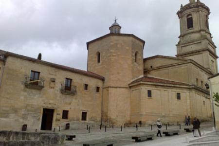 Entrada al Claustro del Monasterio de Silos.