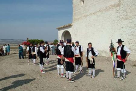 Dance el la Ermita de Valfarta.