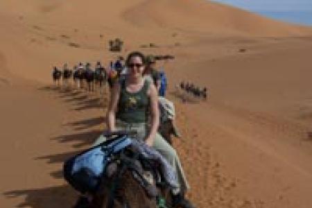 Disfrutando de las dunas de Merzouga Disfrutando de las dunas de Merzouga