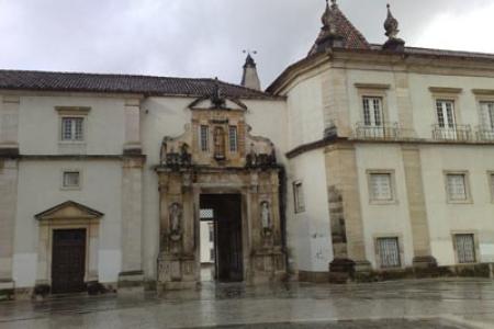 Fachada de la Universidad vieja de Coímbra.