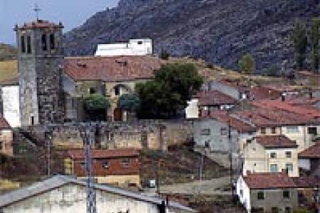Iglesia parroquial dedicada a San Pelayo.