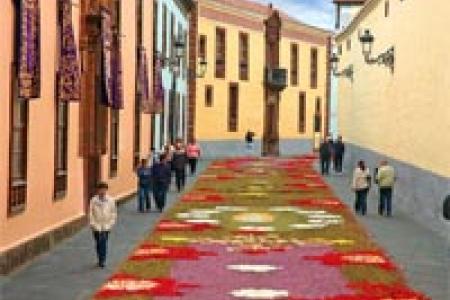 Calles con alfombras florales en el Corpus Calles con alfombras florales en el Corpus
