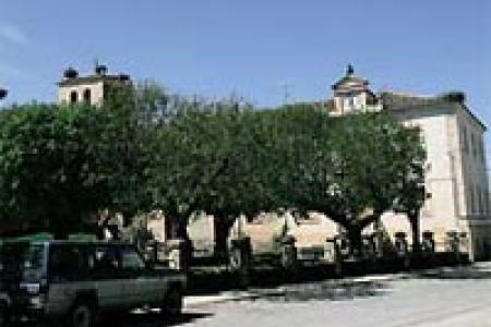 Plaza Mayor y Ayuntamiento de Matabuena