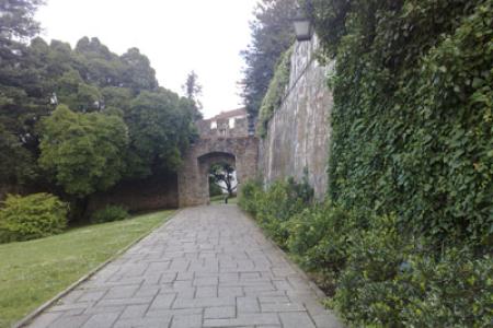 Puerta de la muralla del Castelo Velho. Puerta de la muralla del Castelo Velho.