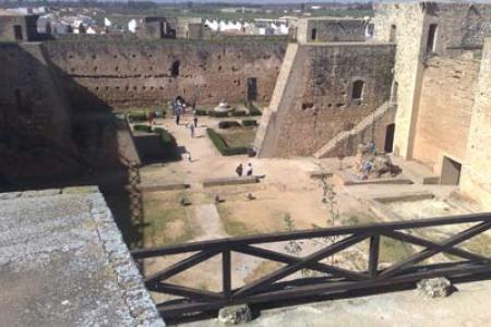 Recinto interior del Castillo de Niebla