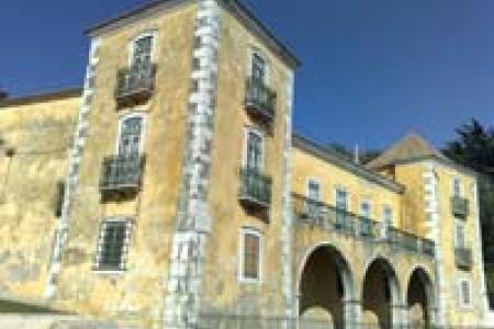 Fachada del Palacio de Arcos