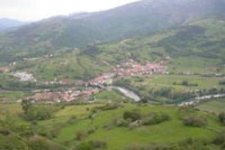 Vistas del pueblo de Cimiano. Vistas del pueblo de Cimiano.