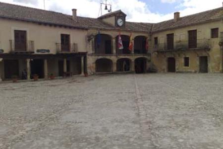 Plaza de pedraza y el Ayuntamiento. Plaza de pedraza y el Ayuntamiento.