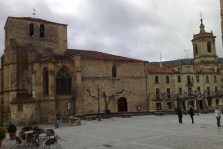 Plaza Sto. Domingo de Silos. Iglesia Monástica.
