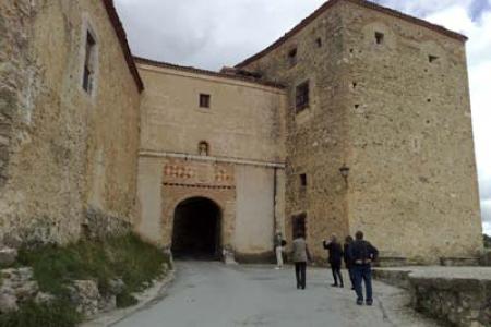 Puerta de de la Villa y encima la Cárcel. Puerta de de la Villa y encima la Cárcel.