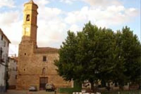 Plaza de Riodeva con la Iglesia