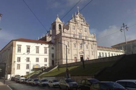 Fachada de la Catedral nueva de Coímbra.